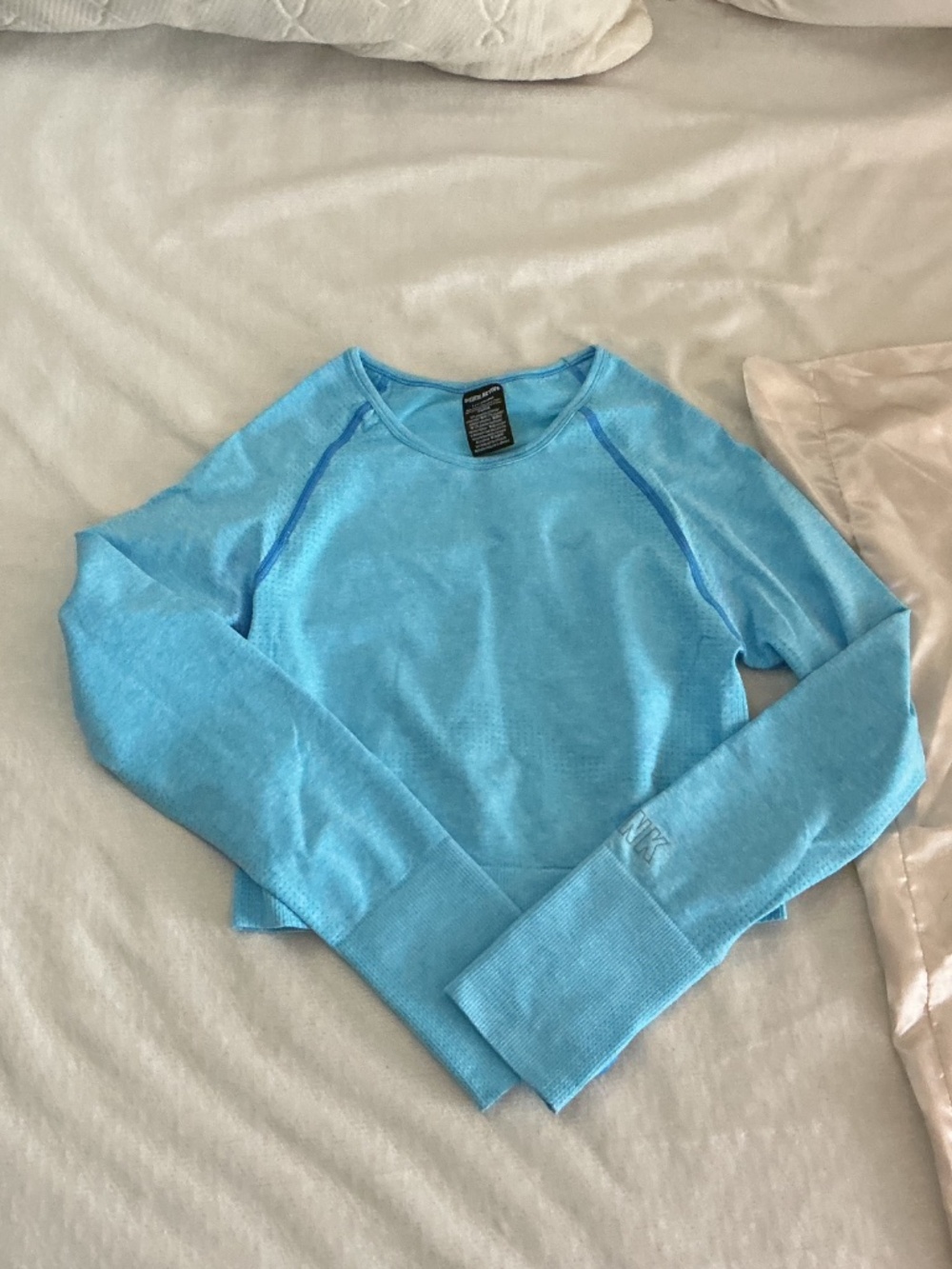 Victoria’s Secret PINK active seamless long sleeve crop - Picture 2 of 6